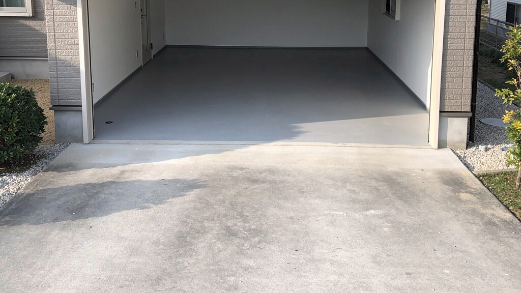 Hot tub being loaded onto removal truck for disposal